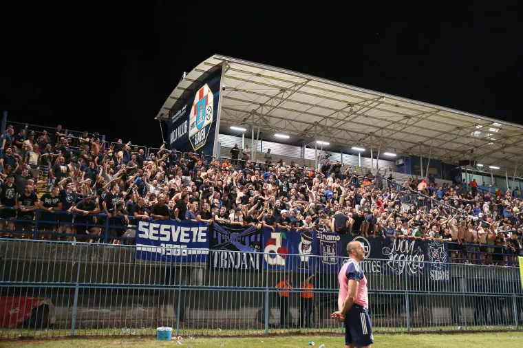 Jeziva slika snimljena na utakmici Dinama. Pogledajte s kakvom je zastrašujućom maskom došao BBB-ovac