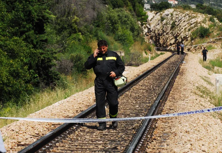 Tos u bili - Ivica Medak, tada bivši šef ekologije u HŽ Infrastrukturi, Ivan Tomašković, direktor tvrtke Intrade koja je dobila posao obavljanja protupožarne zaštite, njegov tast Jozo Bazina koji je bio stručni konzultant u firmi Intrade, te Drago Rogulj, voditelj protupožarne zaštite u HŽ-a u Splitu i Branko Tišljar, vatrogasac DVD-a Stružac