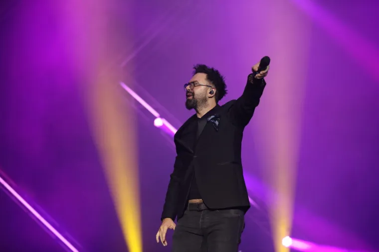 Atmosfera nije popu&scaron;tala, ali zato jesu gumbi na ko&scaron;uljama: Prvaci hrvatske estrade raspametili Split