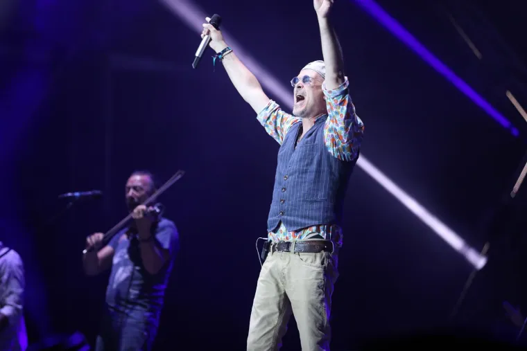 Atmosfera nije popu&scaron;tala, ali zato jesu gumbi na ko&scaron;uljama: Prvaci hrvatske estrade raspametili Split