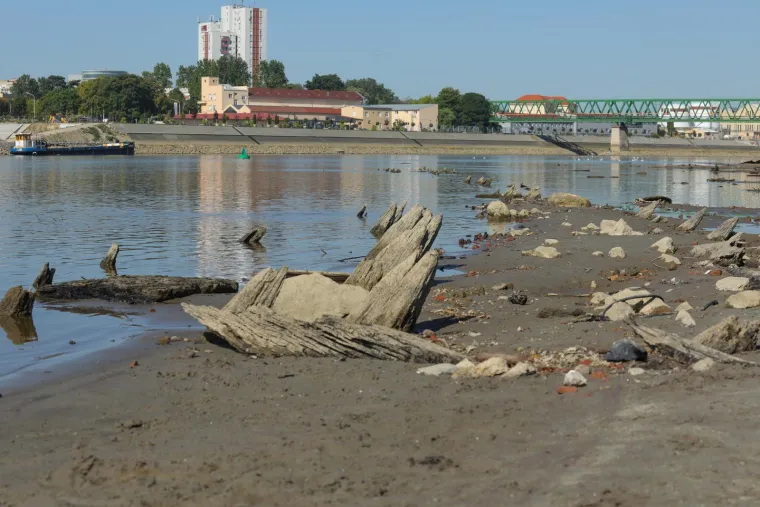 Ove fotografije otkrivaju zastra&scaron;ujuće posljedice dugotrajne su&scaron;e i toplinskog vala: Drava se gotovo povukla iz korita