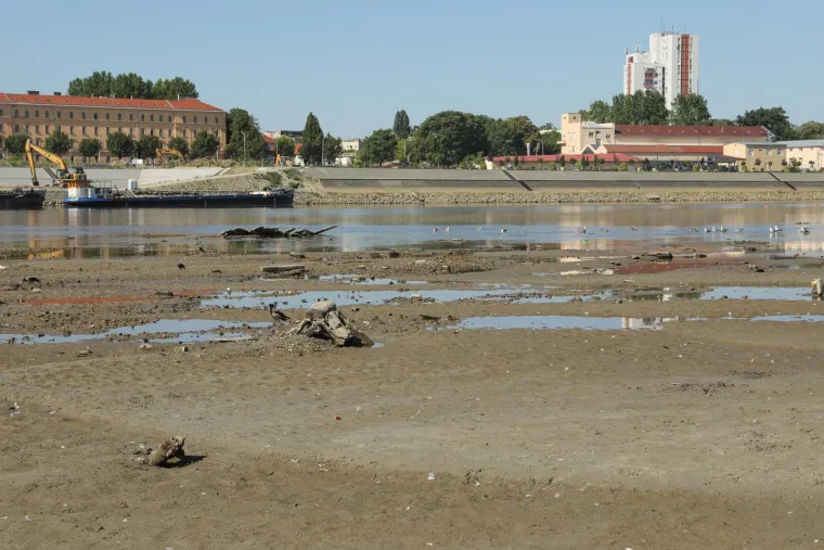 Ove fotografije otkrivaju zastra&scaron;ujuće posljedice dugotrajne su&scaron;e i toplinskog vala: Drava se gotovo povukla iz korita