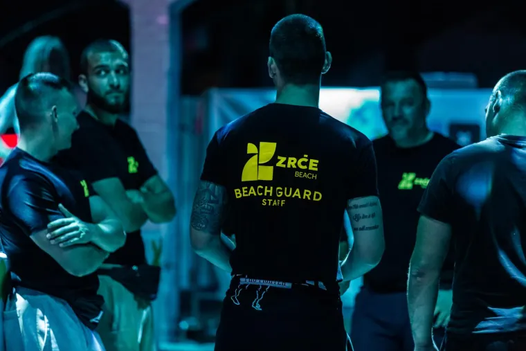 Ove ljepotice sa Zrća totalno su hot: Pogledajte sve tajne koje krije jedna vrela noć na partiju