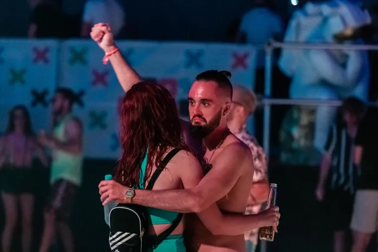 Ove ljepotice sa Zrća totalno su hot: Pogledajte sve tajne koje krije jedna vrela noć na partiju