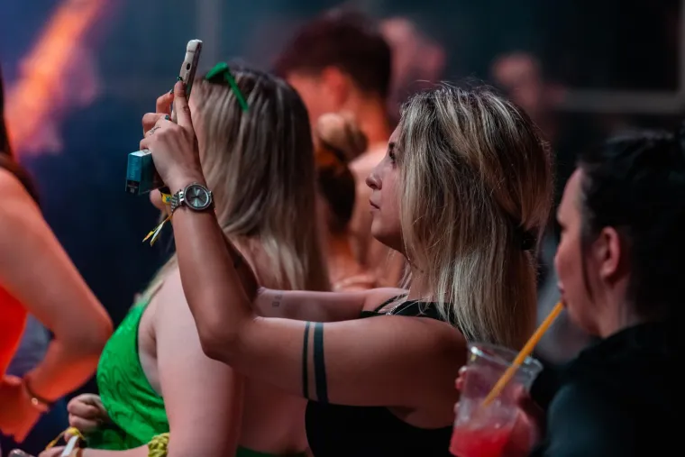 Ove ljepotice sa Zrća totalno su hot: Pogledajte sve tajne koje krije jedna vrela noć na partiju