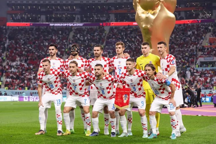 Svjetsko prvenstvo 2022. (domaći dres) - Na posljednjem SP-u u Kataru u ovim smo dresovima stigli do bronce.
