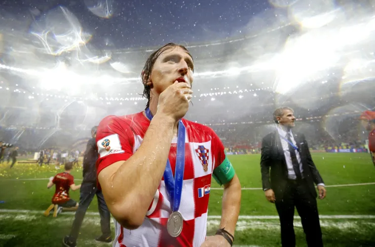 Svjetsko prvenstvo  2018 (domaći dres) - Vatreni su došli na vrata raja, poraženi u finalu protiv Francuske, unatoč bolnom porazu Hrvatska je osvojila srca cijelog svijeta.