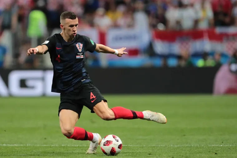 Svjetsko prvenstvo 2018 (gostujući dres) - Dres u kojem su naši reprezentativci najviše igrali na ovom natjecanju. Jedino smo na otvaranju protiv Nigerije i u finalu protiv Francuske nosili domaću garnituru.