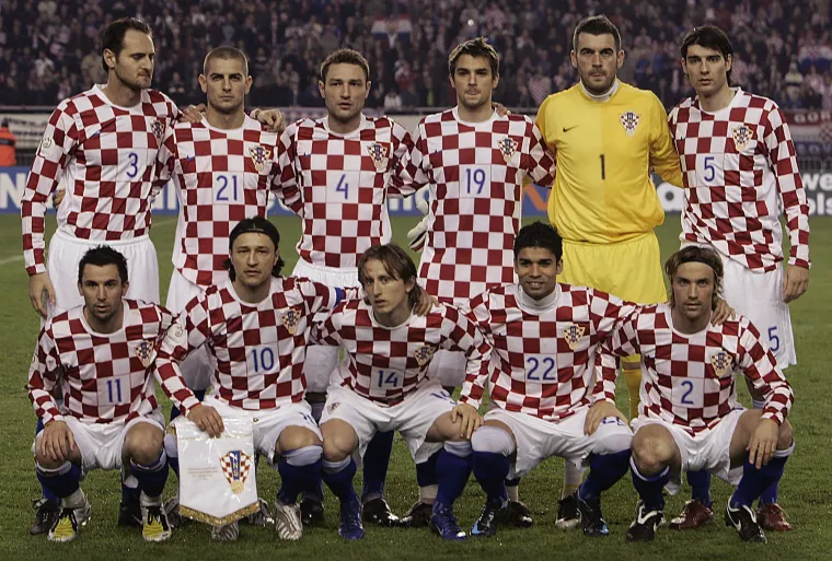 Europsko prvenstvo 2008 (domaći dres) - Pogotkom Klasnića, svi su Hrvatsku vidjeli u polufinalu, no primljen pogodak par minuta kasnije u zadnjim sekundama utakmice odveo je Turke na raspucavanje s bijele točke gdje su bili uspje&scaron;niji.