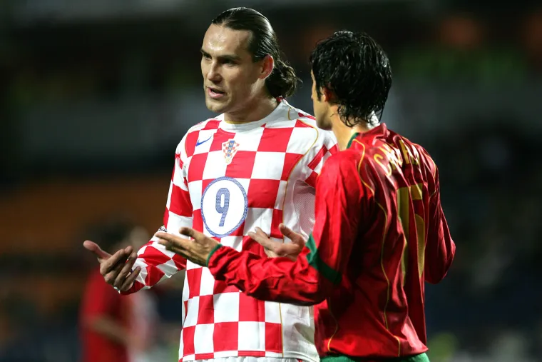 Europsko prvenstvo 2004 (domaći dres) - Te&scaron;ka skupina u kojoj je Hrvatska bila s Francuskom, Engleskom i &Scaron;vicarskom, hrvatska bajka zavr&scaron;ila je u skupini jo&scaron; jednom.