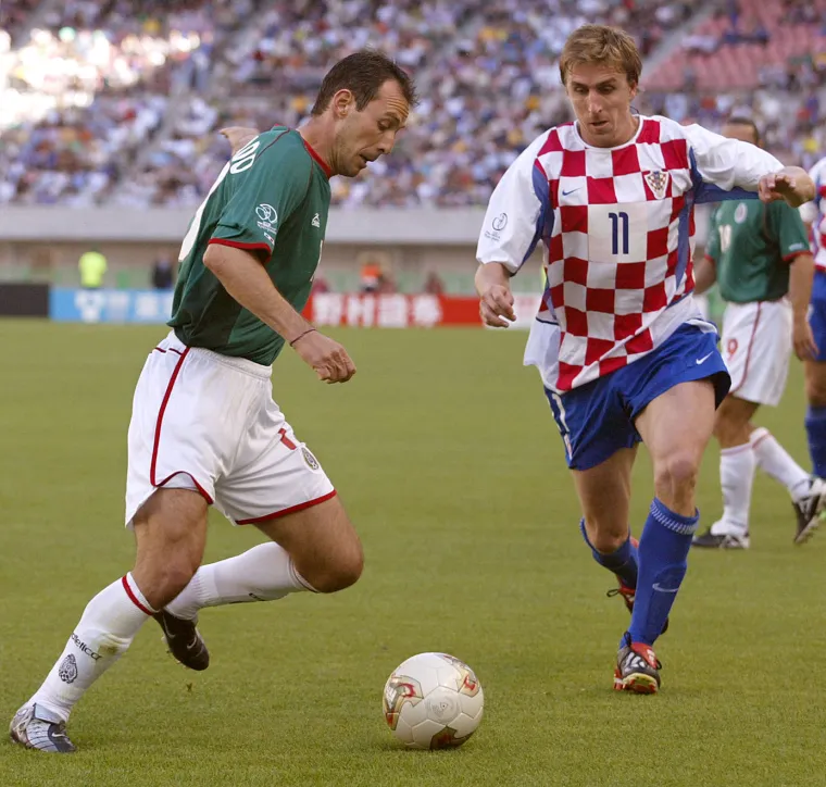 Svjetsko prvenstvo 2002 (domaći dres) - Dosta puta je Hrvatska svoj put zavr&scaron;ila u grupnoj fazi, svaki put na trećem mjestu. Doživjeli su poraze od Meksika i Ekvadora, a senzacionalno pobijedili Italiju. 