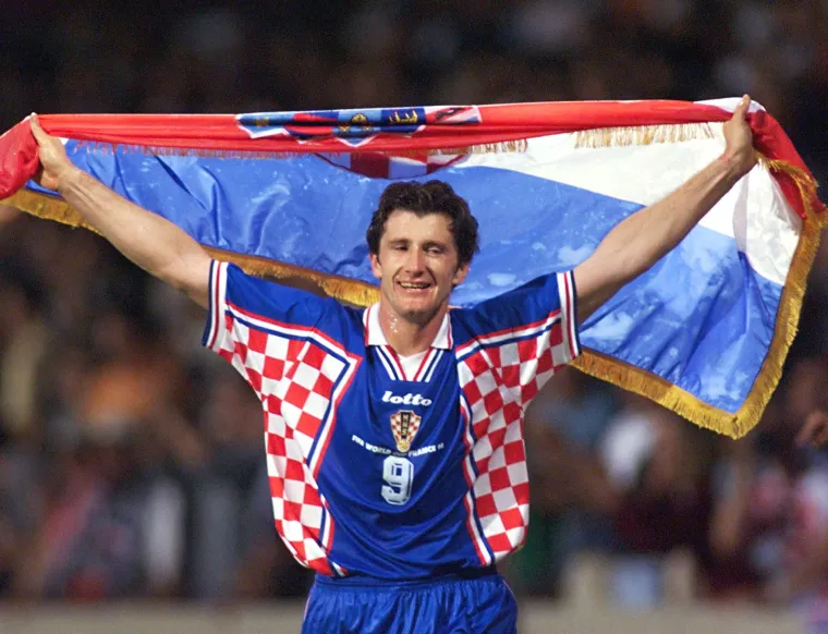 Europsko prvenstvo 1996 (domaći dres) - Na svom prvom velikom natjecanju od hrvatske samostalnosti Vatreni su dogurali čak do četvrtfinala gdje su nažalost ispali protiv Njemačke.