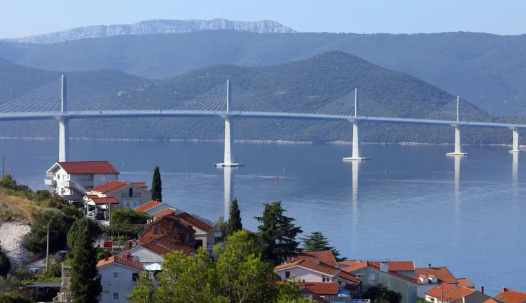 Branitelji iz Vukovara prvi su prešli preko Pelješkog mosta: 'Hodamo već 35 dana...'