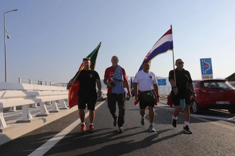 Počelo je! Pelje&scaron;kim mostom prvi pro&scaron;li branitelji iz Vukovara, fe&scaron;ta će trajati cijeli dan