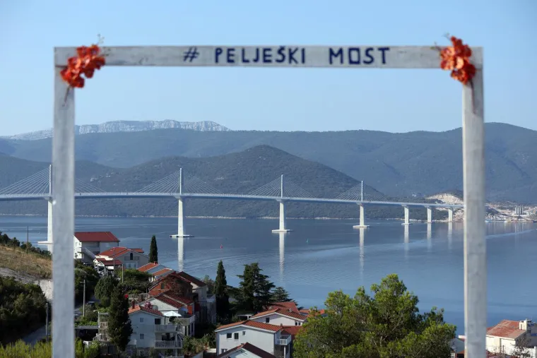 Počelo je! Pelje&scaron;kim mostom prvi pro&scaron;li branitelji iz Vukovara, fe&scaron;ta će trajati cijeli dan