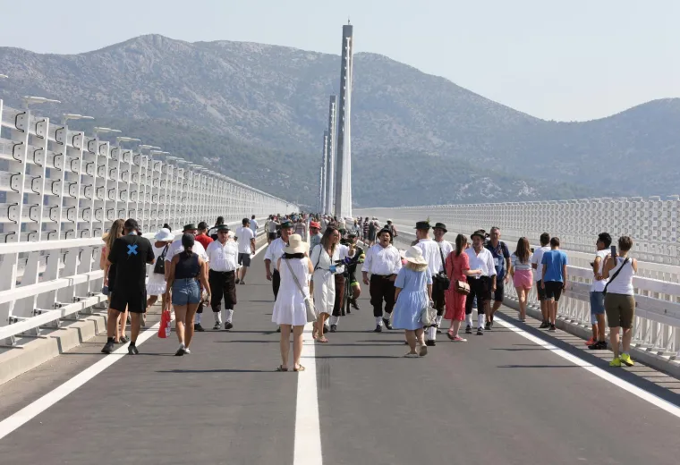 Počelo je! Pelje&scaron;kim mostom prvi pro&scaron;li branitelji iz Vukovara, fe&scaron;ta će trajati cijeli dan