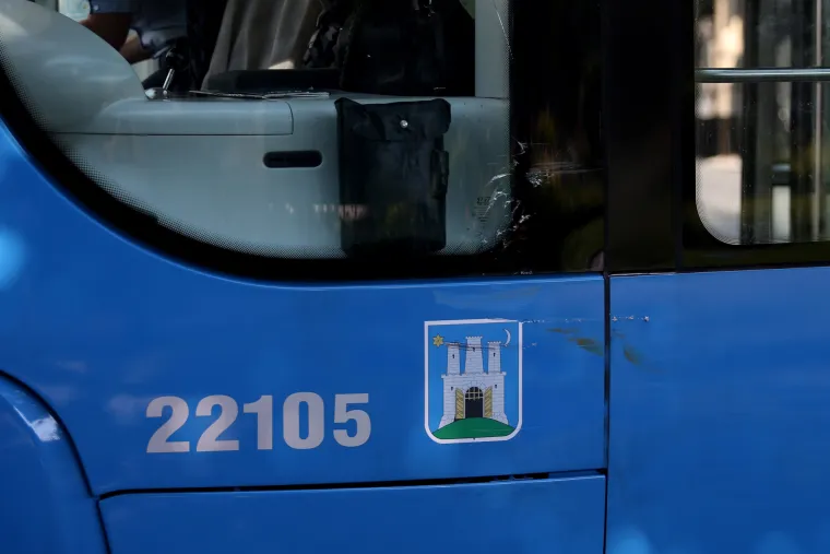 Bizarna nesreća tramvaja i kamiona u Zagrebu: Na Zrinjevcu se bočno sudarili, nastao je zastoj