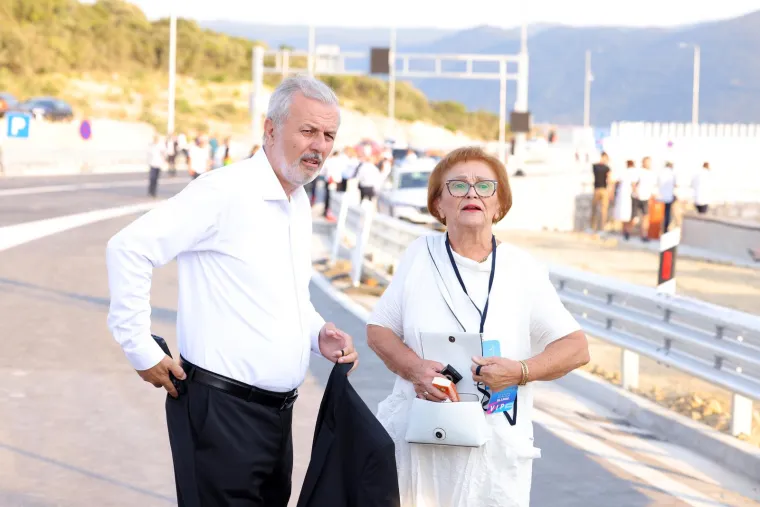 Poznati na sve strane: Pogledajte tko je sve do&scaron;ao na svečano otvorenje Pelje&scaron;kog mosta;  Je li to &Scaron;eks najbolje odjeven?