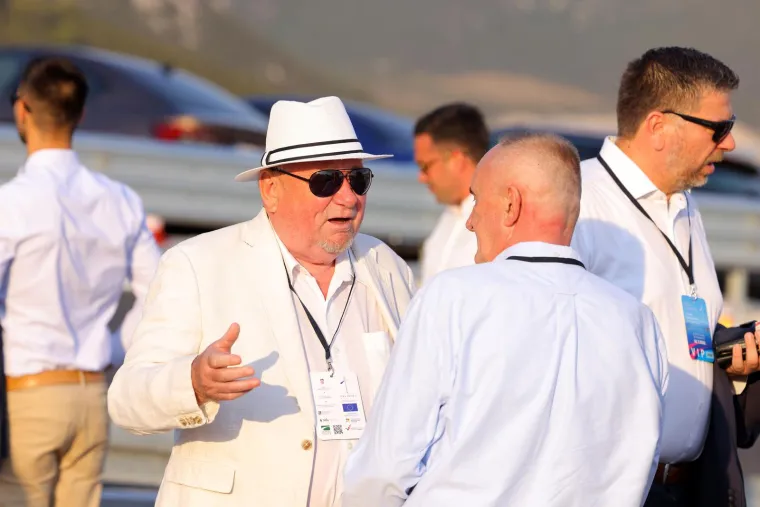 Poznati na sve strane: Pogledajte tko je sve do&scaron;ao na svečano otvorenje Pelje&scaron;kog mosta;  Je li to &Scaron;eks najbolje odjeven?