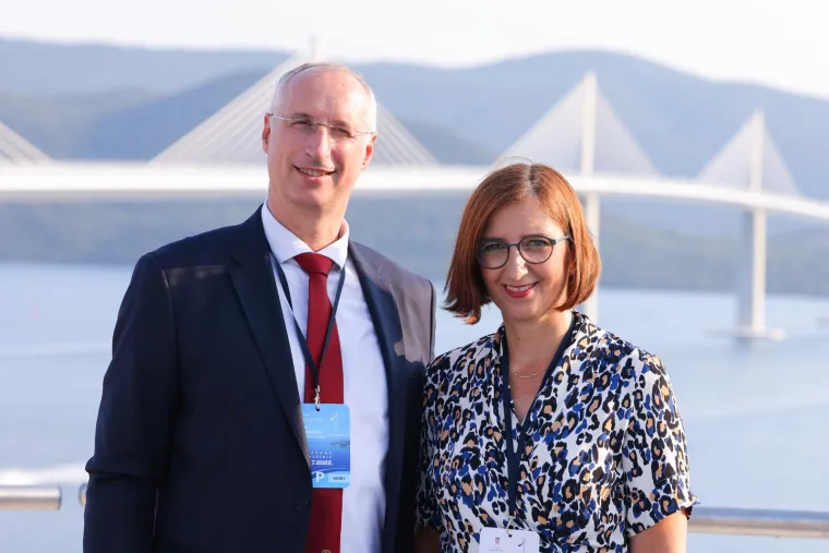 Poznati na sve strane: Pogledajte tko je sve do&scaron;ao na svečano otvorenje Pelje&scaron;kog mosta;  Je li to &Scaron;eks najbolje odjeven?