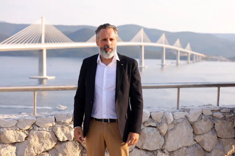 Poznati na sve strane: Pogledajte tko je sve do&scaron;ao na svečano otvorenje Pelje&scaron;kog mosta;  Je li to &Scaron;eks najbolje odjeven?