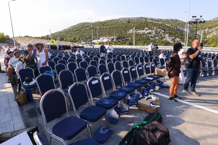 Poznati na sve strane: Pogledajte tko je sve do&scaron;ao na svečano otvorenje Pelje&scaron;kog mosta;  Je li to &Scaron;eks najbolje odjeven?