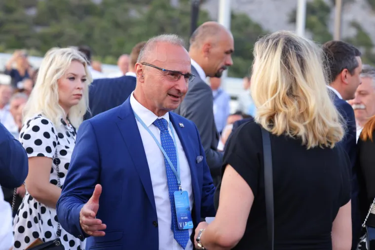 Poznati na sve strane: Pogledajte tko je sve do&scaron;ao na svečano otvorenje Pelje&scaron;kog mosta;  Je li to &Scaron;eks najbolje odjeven?