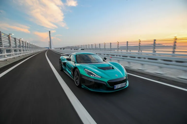 Spektakl iznad Pelje&scaron;kog mosta, ali i na njemu: Otvorenje 'pozdravila' Krila Oluje i Rimčeva Nevera