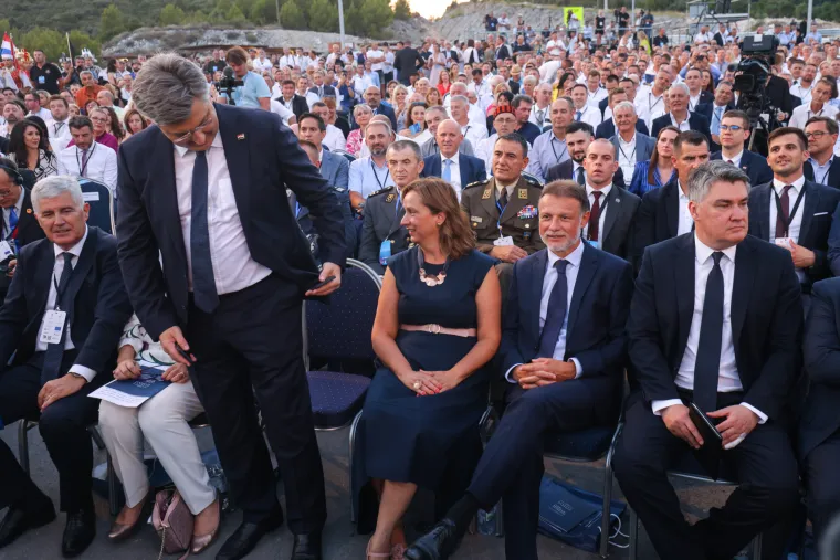 Milanović i Plenković se rukovali na otvaranju Pelje&scaron;kog mosta. Predsjednik i ugodno ćaskao s Butkovićem