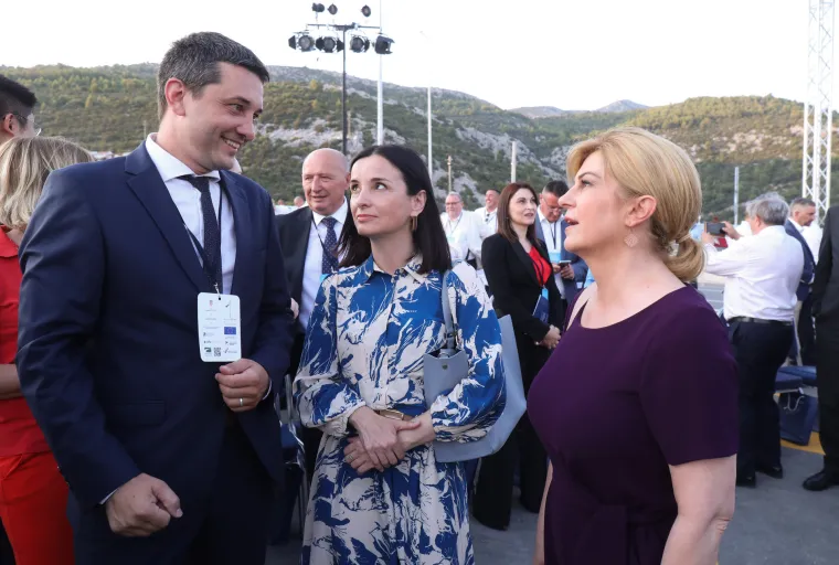 Milanović i Plenković se rukovali na otvaranju Pelje&scaron;kog mosta. Predsjednik i ugodno ćaskao s Butkovićem