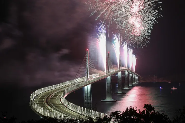 Pogledajte fotografije veličanstvenog vatrometa nakon svečanosti otvaranja Pelješkog mosta