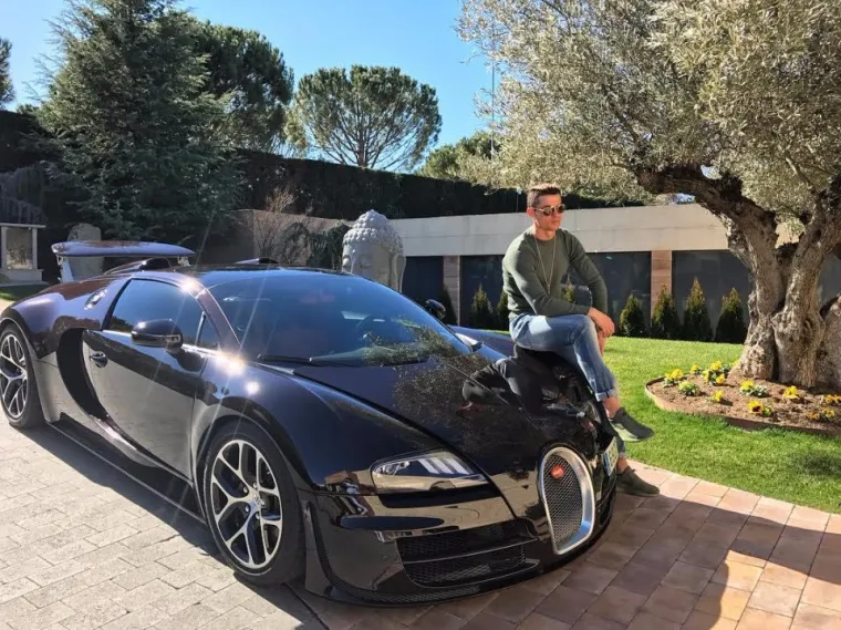 Cristiano Ronaldo konačno se pojavio u Manchesteru u luksuznom Bentleyju: Što će biti s Portugalcem?