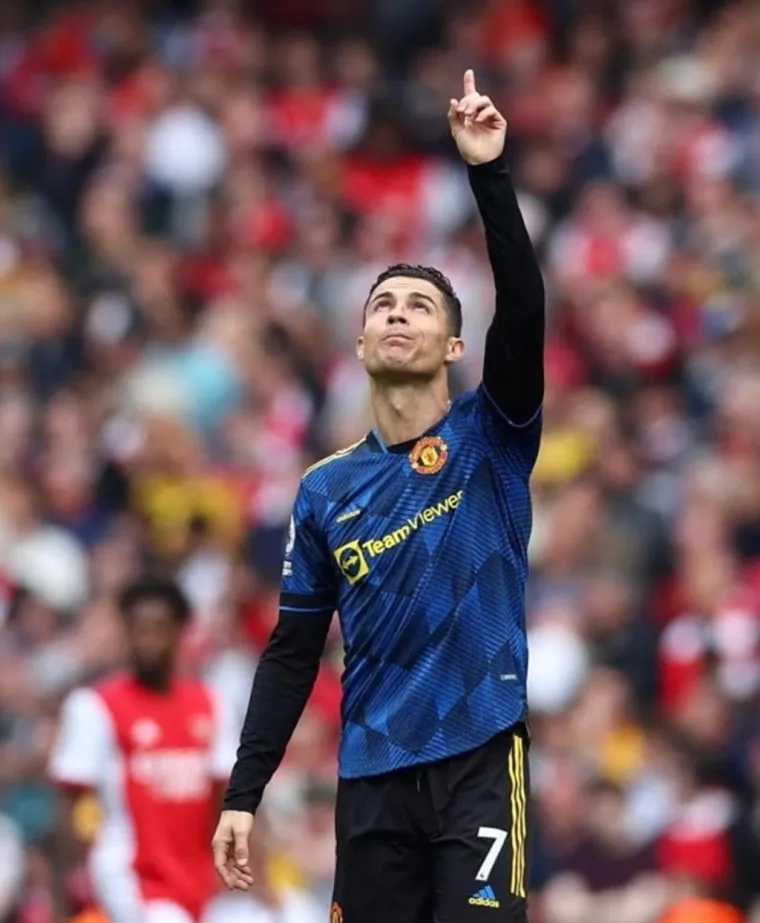 Cristiano Ronaldo konačno se pojavio u Manchesteru u luksuznom Bentleyju: Što će biti s Portugalcem?