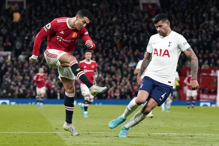 Cristiano Ronaldo konačno se pojavio u Manchesteru u luksuznom Bentleyju: Što će biti s Portugalcem?