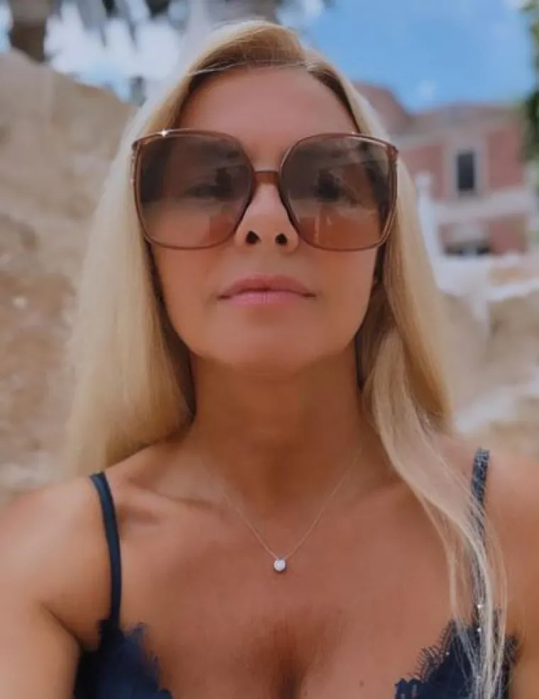 Vlatka Pokos provodi se na Hvaru, a more joj itekako godi: &Scaron;minku je odbacila, ali ne i zavodljive krpice