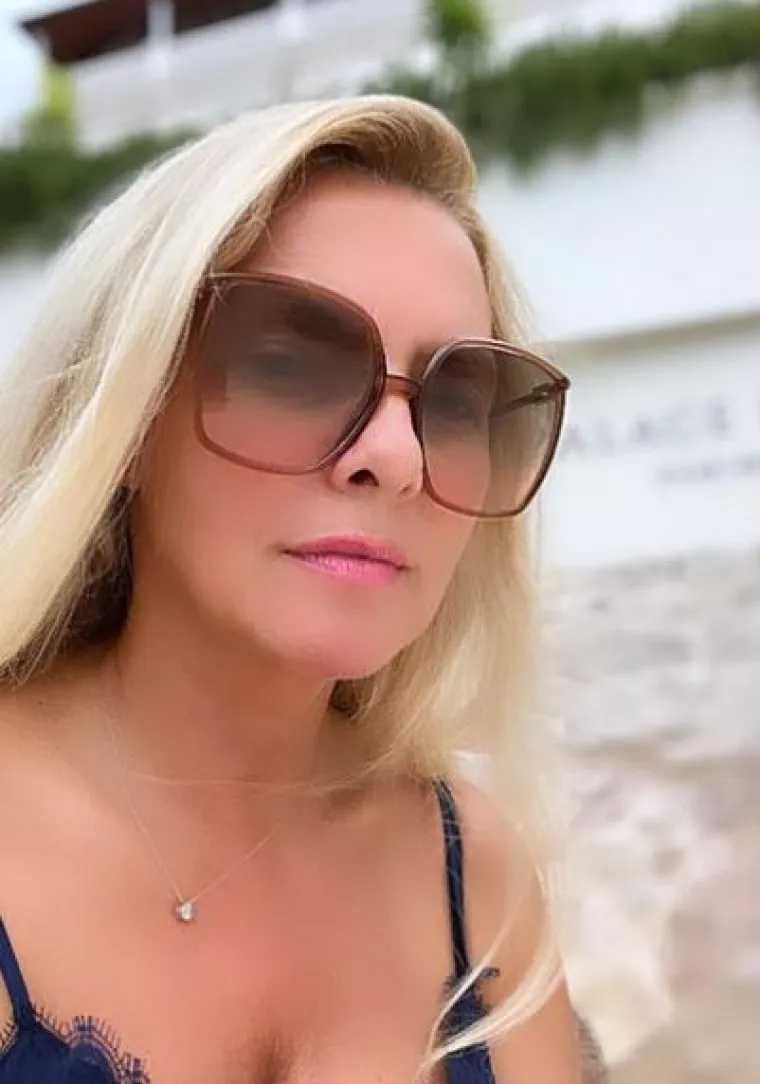 Vlatka Pokos provodi se na Hvaru, a more joj itekako godi: &Scaron;minku je odbacila, ali ne i zavodljive krpice