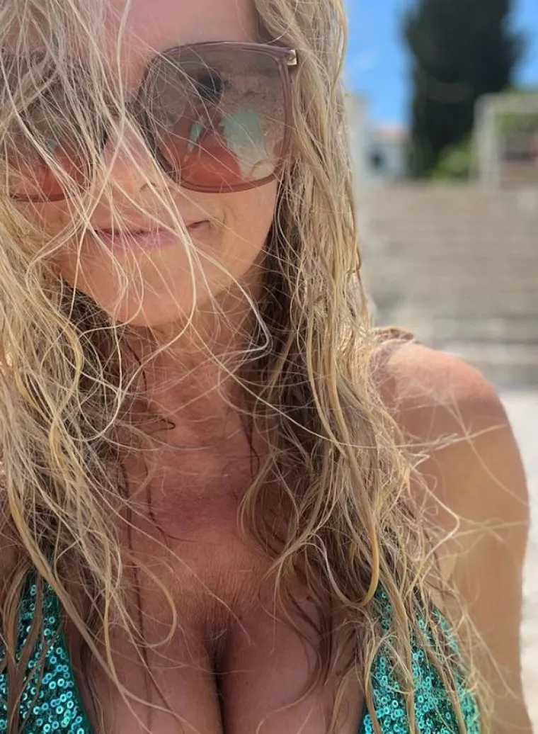 Vlatka Pokos provodi se na Hvaru, a more joj itekako godi: &Scaron;minku je odbacila, ali ne i zavodljive krpice