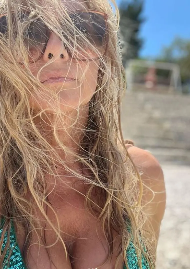 Vlatka Pokos provodi se na Hvaru, a more joj itekako godi: &Scaron;minku je odbacila, ali ne i zavodljive krpice