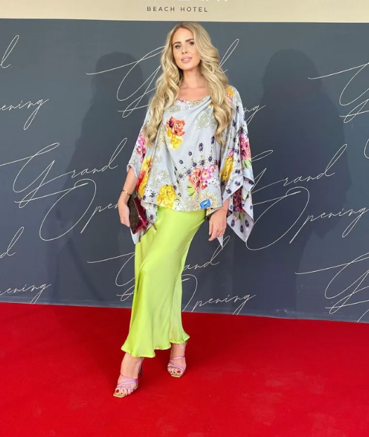 Kći glumice Mije Begović i pokojnog vaterpolista Ronalda Lopatnyja, 31-godišnja Maja Lena Lopatny, magistrica je novinarstva i bivša TV voditeljica, a posljednjih nekoliko godina gradi karijeru u turizmu - živi i radi na Korčuli.