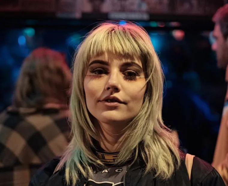 Mara Nola glumica je, ba&scaron; poput svoje poznate majke Barbare Nole. Njih su dvije zajedno sudjelovale u RTL-ovom showu "Tri dva jedan - peci", a Mara je studentica Akademije likovnih umjetnosti koja voli modu i vodi svoj modni blog na Instagramu.