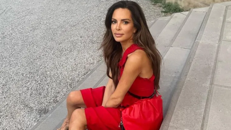 Naime, mnogi na dru&scaron;tvenim mrežama smatraju da voditeljica ima svako pravo ne posjećivati Vidojev grob ukoliko je istina da ju je za života i u braku Vidoje varao. Inače, Mi&scaron;a Grof Nikolinu je prozvao "monstrumom", za srpske medije, i to nakon &scaron;to je ona na Instagramu podijelila fotografiju uoči Noći vje&scaron;tica, kojom je lijepa voditeljica mnoge zaintrigirala seksi izdanjem. 