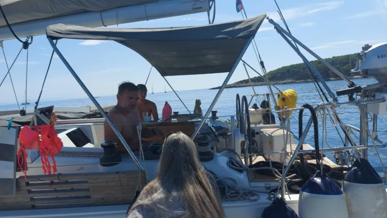 Nizozemska obitelj obranila od požara otočić Mladine u PP Lastovsko otočje nakon udara groma