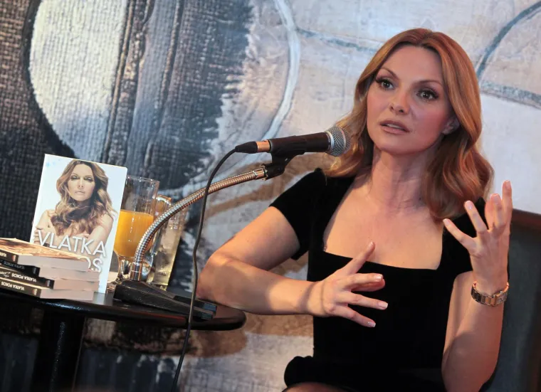 Vlatka Pokos provodi se na Hvaru, a more joj itekako godi: &Scaron;minku je odbacila, ali ne i zavodljive krpice