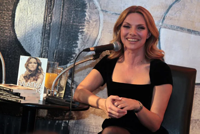 Vlatka Pokos provodi se na Hvaru, a more joj itekako godi: &Scaron;minku je odbacila, ali ne i zavodljive krpice