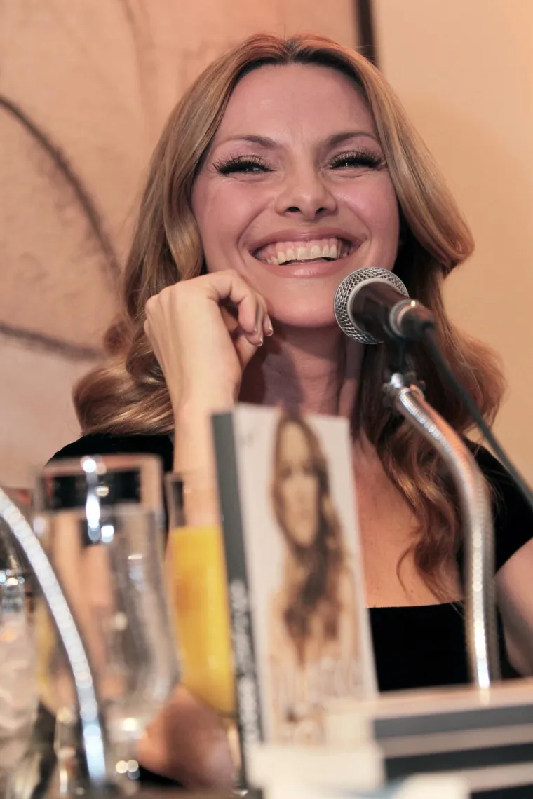 Vlatka Pokos provodi se na Hvaru, a more joj itekako godi: &Scaron;minku je odbacila, ali ne i zavodljive krpice