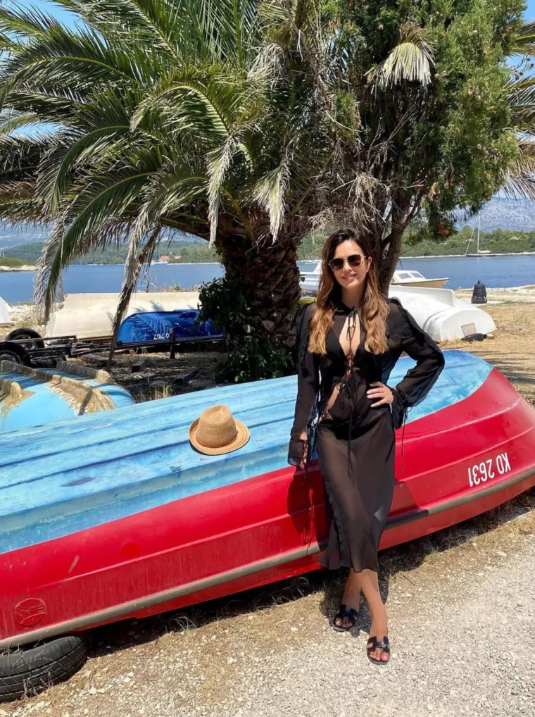 Severina: Umjesto da se odmara u debelom hladu negdje uz more, Seve diže temperaturu u ionako užarenoj Čazmi, u kojoj je, kaže, posljednji put nastupila davne 1993. Nakon Čazme, via Portorož.
