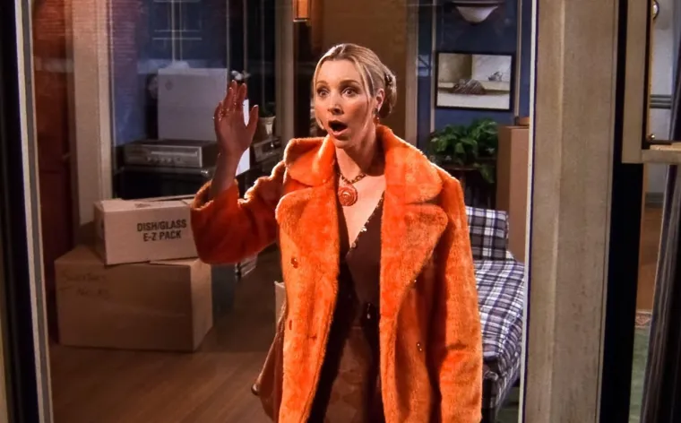 Lisa je u četvrtoj sezoni zaista bila trudna: Podsjetimo, u seriji je Phoebe pristala biti surogat majka svome bratu, a radnja se poklopila sa stvarnošću jer je Lisa Kudrow ostala trudna uoči početka snimanja četvrte sezone pa je prava trudnica igrala trudnicu u seriji.
