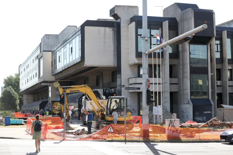 Križanje Vukovarske i Miramarske - radovi na zamjeni toplovoda - 19.7.2022.