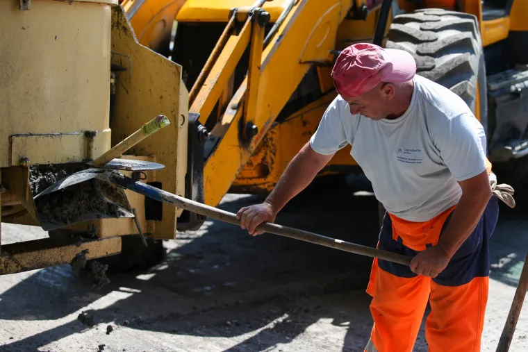 Radnici rade na uzavrelim zagrebačkim ulicama - 22.7.2022.
