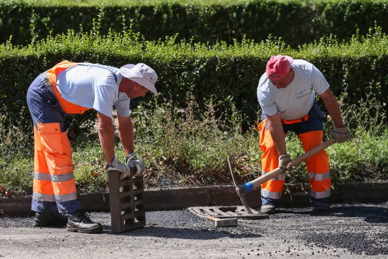 Radnici rade na uzavrelim zagrebačkim ulicama - 22.7.2022.